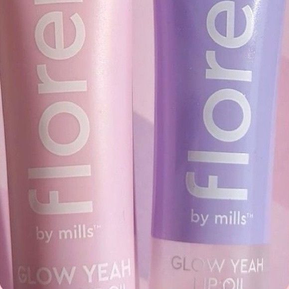 Florence By Mills Glow Yeah Hydrating/Tinted Lip Oil - Picture 3 of 3